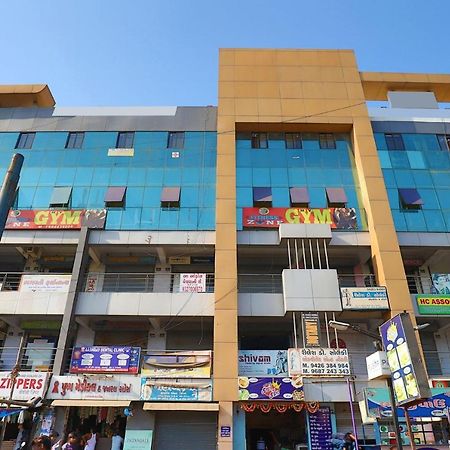 Hotel Tulip Plaza Ahmedabad Esterno foto