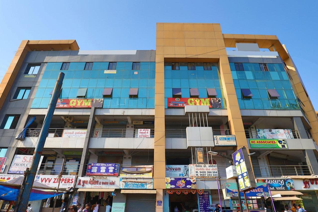 Hotel Tulip Plaza Ahmedabad Esterno foto